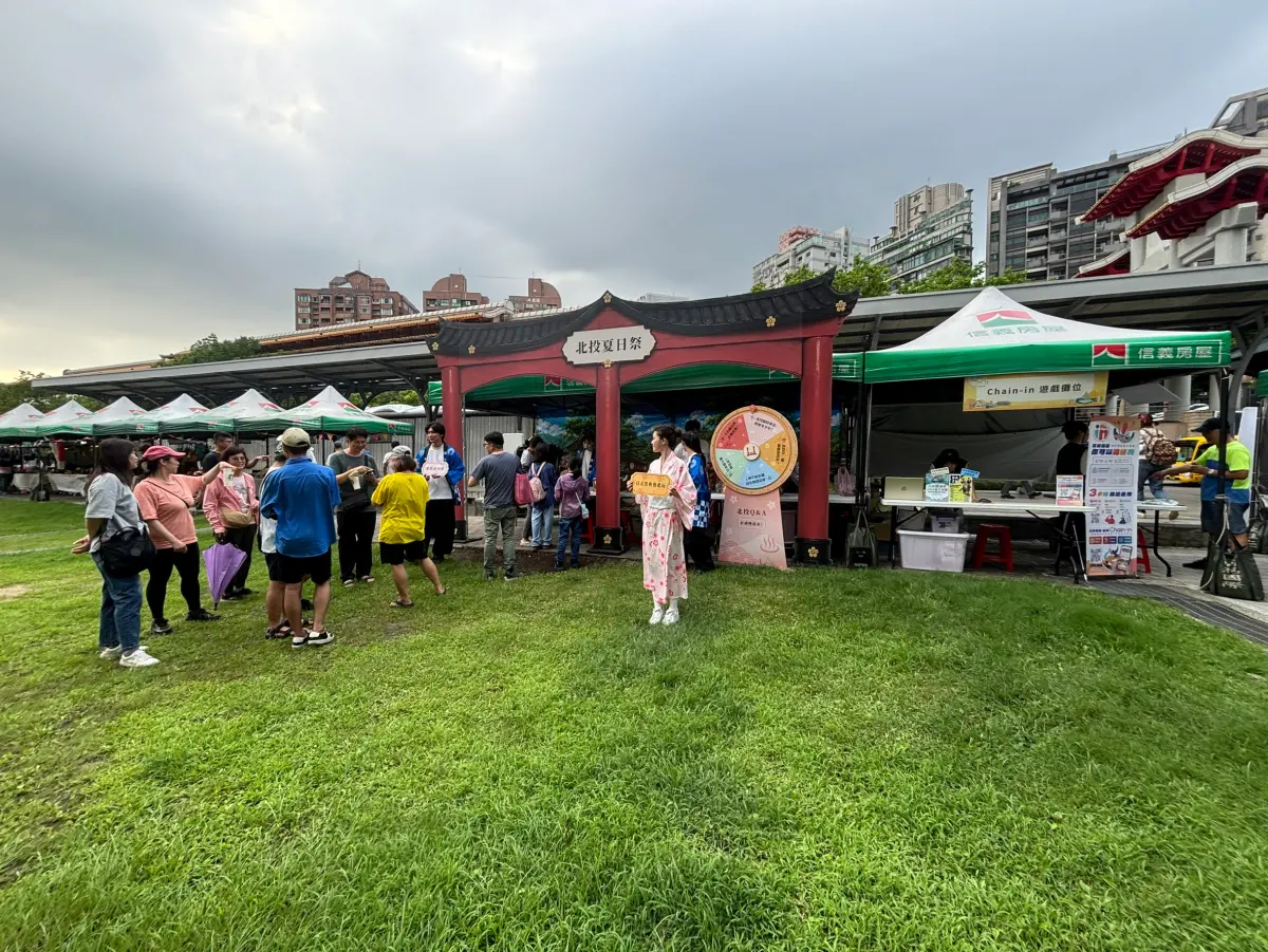 ▲信義房屋贊助北投夏日祭活動帳篷，深耕地方商圈。（圖／信義房屋）