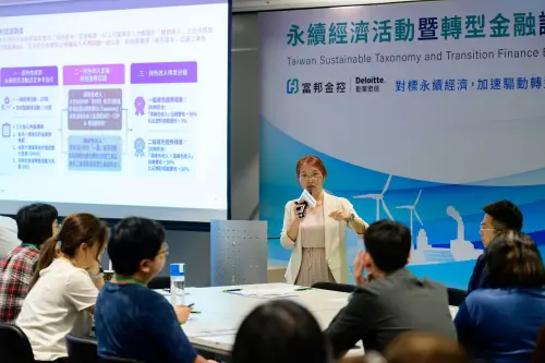 ▲富邦金控「永續經濟活動暨轉型金融議合工作坊」邀請勤業眾信資深執行副總經理李介文進行專題演講。（圖／富邦金提供）
