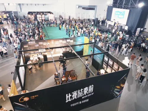 ▲「中信60甲子緣」棒球特展展出逾500件珍貴史料與棒球文物，並建置沈浸式影音與互動設備，吸引親子族群、基層學校棒球隊、現役及退役職棒選手、棒球界專業人士前來觀展，皆給予高度評價。（圖／中國信託金控提供）