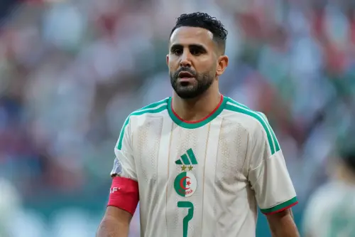 ▲阿爾及利亞功勳隊長馬赫雷斯（Riyad Mahrez）在第64分鐘才替補登場。面對必須取勝的約旦，總教練佩特科維奇（Vladimir Petković）預計會將這位擁有極強創造力與大賽經驗的前英超球星排入先發，領銜邊路進攻。（圖／美聯社／達志影像）