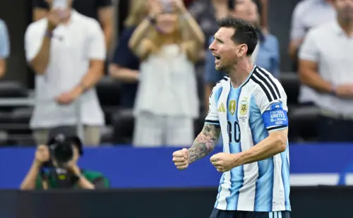 ▲進球後，英超傳奇巨星、法國名宿亨利（Thierry Henry）對梅西在逆境中展現的心理素質給予了至高無上的讚譽。（圖／美聯社／達志影像）