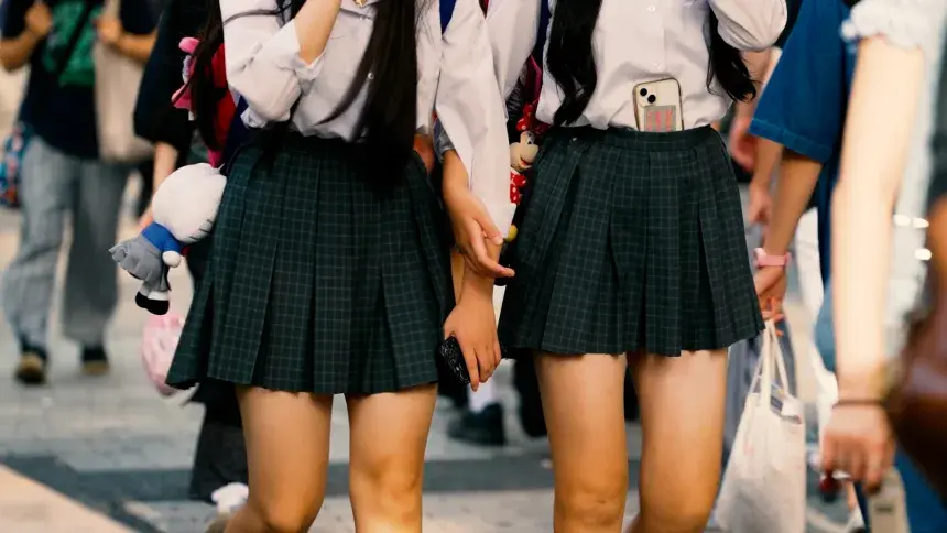 ▲日本長年深受偷拍與偷窺性犯罪困擾，且近來有加害者年輕化的趨勢。（圖／翻攝自CNN）