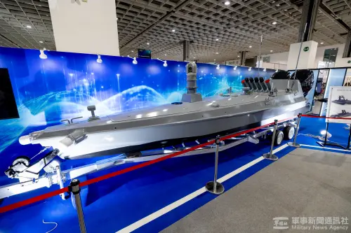 A manufacturer displays an unmanned surface vessel at the 2025 Taipei Aerospace & Defense Technology Exhibition. (MNA)