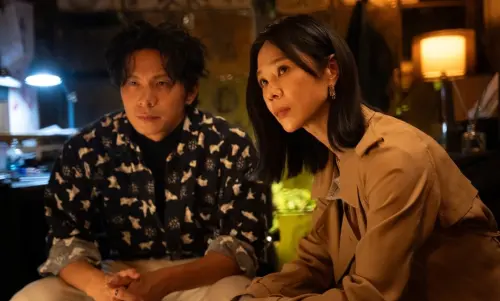 ▲姚淳耀（左）飾演的中年版韓森在劇中與謝盈萱飾演的Terry（右）扮演情侶。（圖／翻攝自IG@pts_drama）