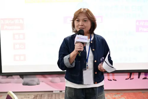 ▲中華民國乳癌病友協會理事余惠媛分享乳癌治療與乳房重建故事，提醒病友除了治療外，應該了解更多重建選擇，重拾自信與人生。（圖／中華民國乳癌病友協會提供）