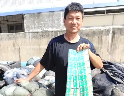 ▲高雄市政府海洋局鼓勵漁民回收廢棄漁網，歡迎漁民朋友踴躍將閒置不用的廢棄漁網拿來回收，共同為海洋資源的永續發展貢獻心力。(圖／高雄市政府海洋局提供)