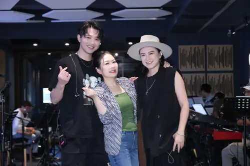 張秀卿依偎小鮮肉！甜蜜合唱李子森　歪樓預告：演唱會吃他豆腐
