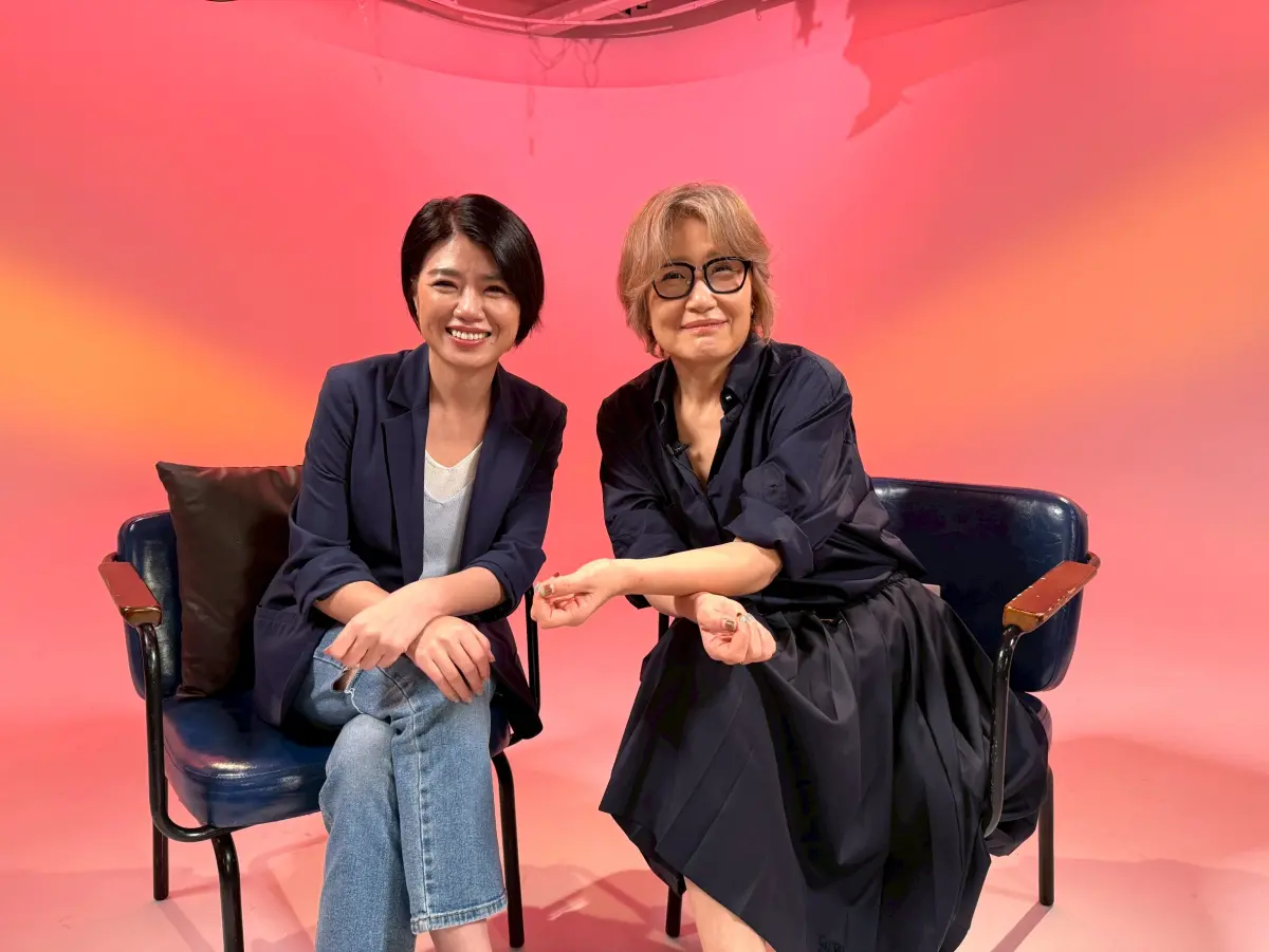 ▲嚴藝文（左）新作《欠妳的那場婚禮》從選角到劇情內容都廣受好評。日前她在節目中透露靈感來自崩潰分手經驗，更首度吐露內心恐懼。（圖／公共電視提供）