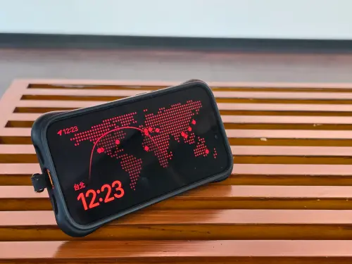 半夜iPhone螢幕驚見「詭異紅光」嚇慘：惡魔發明？關閉解法看這裡