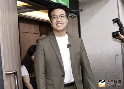 沈伯洋拋「萬芳醫院升格」！議員傻眼直搖頭：要不先Google
