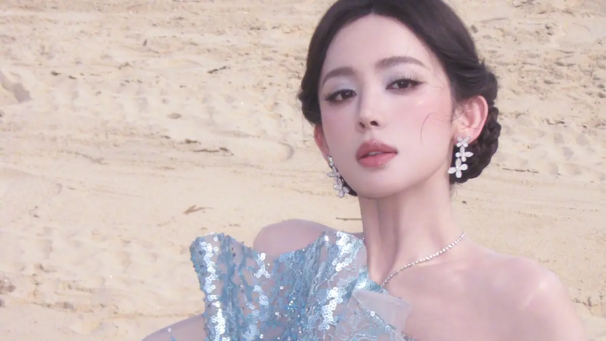 ▲中國官方近日頒布新規定「演員署名制」，古力娜扎（如圖）本名是「古力娜扎爾·拜合提亞爾」一共10個字且超難唸，讓大票網友笑虧：「看1000遍也記不住。」（圖／微博＠我是娜扎）