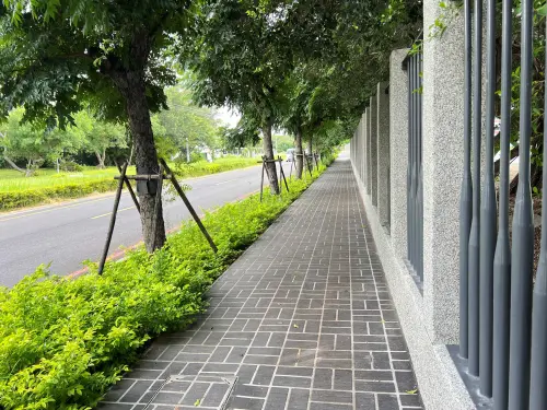 ▲清水區公所協調清水國中圍牆退縮，增設透光護欄與人行道，打造友善通學環境(圖／民政局提供2026.6.24)