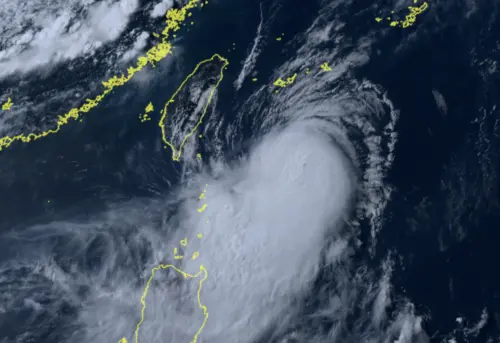 天氣／要變天了！米克拉颱風、鋒面夾擊台灣　大雨連炸6天到下周