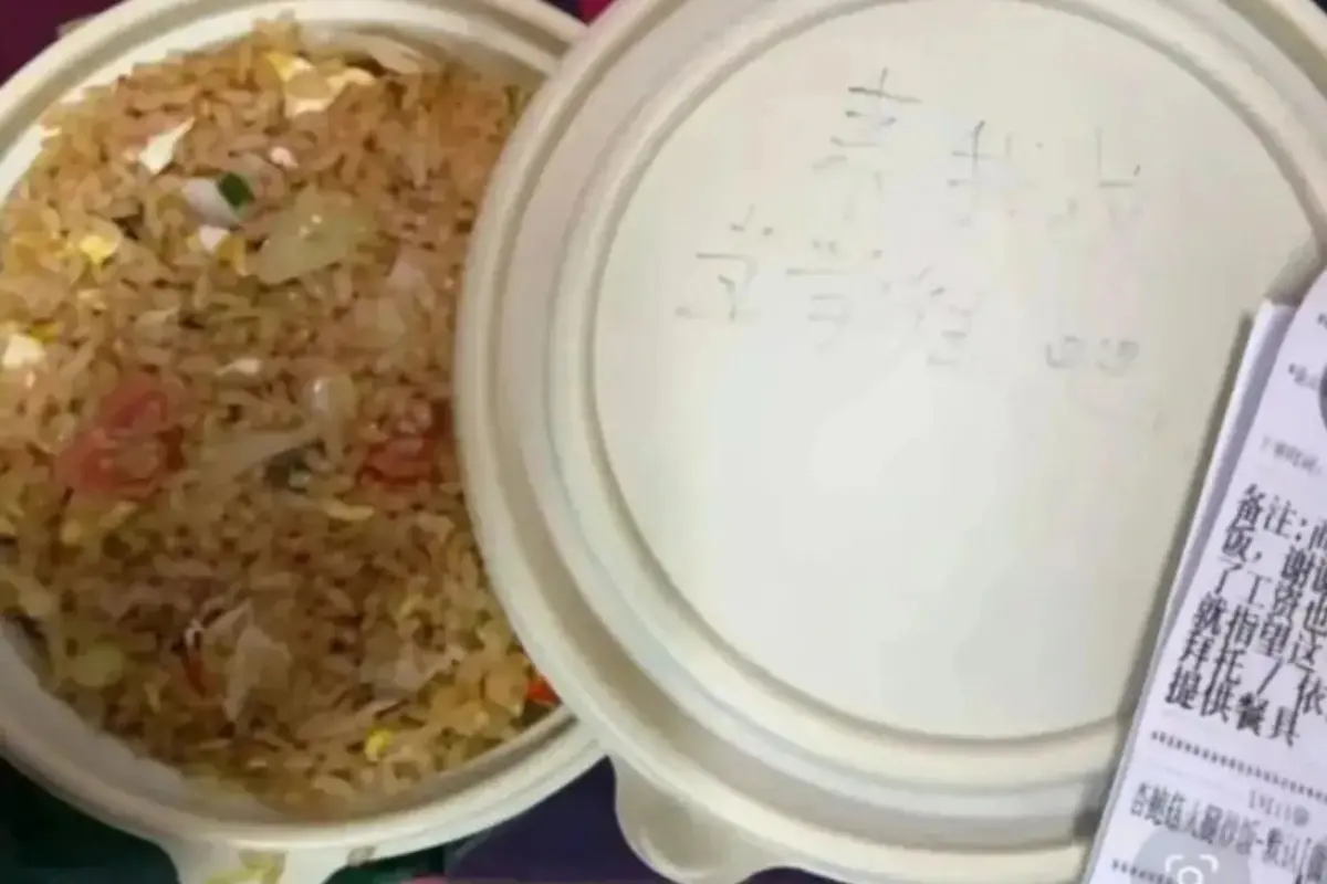 點外送備註「一天就吃這一頓」求加飯!炒飯老闆7字回應暖哭網友