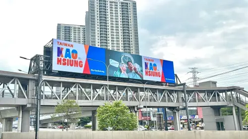 ▲高雄國際觀光形象廣告今年4月曾於馬來西亞吉隆坡高速公路播放。（圖／高市府觀光局提供）