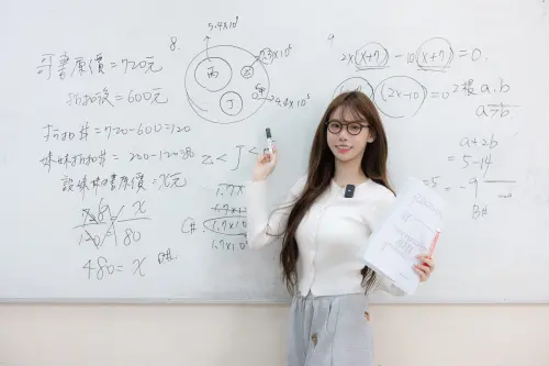 洋基女孩一暄是政大高材生！化身最正數學老師　性感反差網暈爆