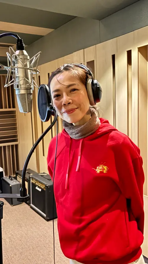 ▲在即將邁入56歲之際，曾心梅（如圖）期許未來的音樂之路能更加寬闊、不設限，勇於嘗試英文、法文、韓文歌。（圖／雲凱娛樂工作室提供）