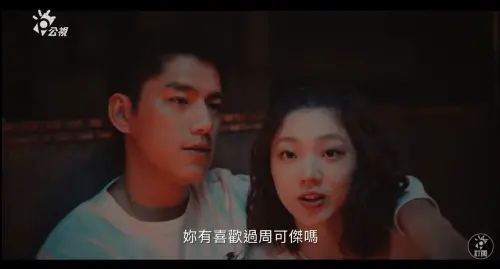 ▲朱軒洋（左）飾演年輕版周可傑的女友之一，暗酸陳立璇打著朋友名義待在周可傑身邊。（圖／翻攝自YouTube@ptsdrama）