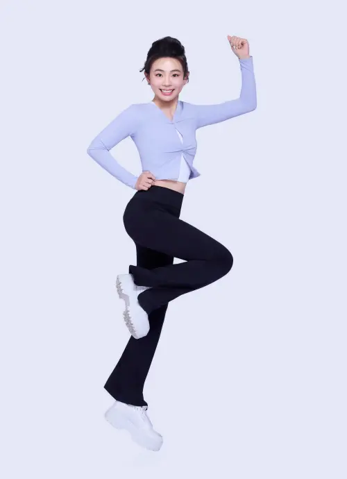 ▲二伯近日接下服裝品牌代言，分享兼顧家庭與事業的自信哲學。（圖／ＰＰ石墨烯塑崩粒線褲 提供）