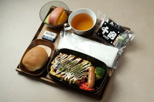 星宇航空全新機上餐點 7月1日登場　首度引進日本「千房大阪燒」