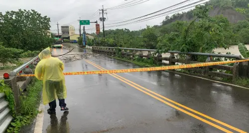 台南菜寮溪暴漲水淹逾1公尺！10位民眾受困緊急撤離