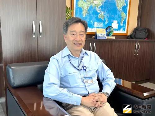 ▲中鋼運通公司董事長黃一中說明該公司秉持取之於社會、用之於社會的企業理念，舉辦再生電腦愛送偏鄉公益活動。(圖／記者黃守作攝)