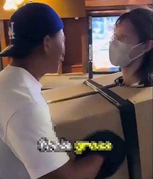 她靠拍摸乳箱影片年賺千萬！大批男子伸手樂翻天　下場慘了