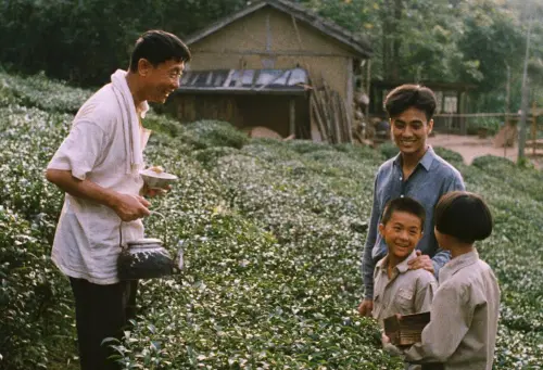 ▲《魯冰花》即將數位修復重映，勾起觀眾對於于寒（右二）與黃坤玄（右三）的懷念。（圖／牽猴子提供）