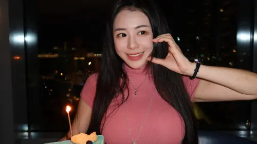 台灣第一美胸放大絕！梓梓生日PO大尺度泳裝照　福利24小時後刪除
