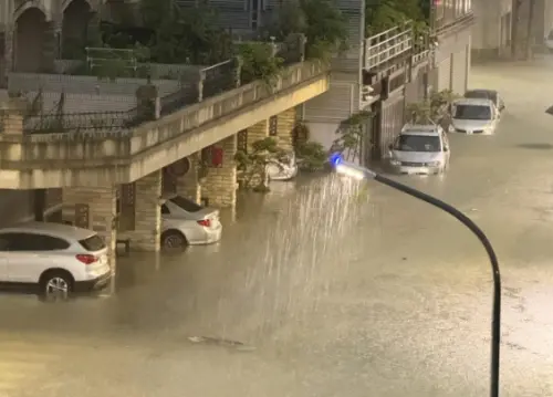 台南整夜暴雨+打雷！被吵醒愣住「突然停班停課」：差點划船上班