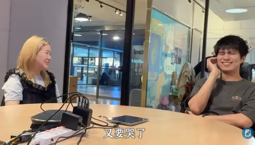 ▲Zona（左）坦言自己要離職後，Dcard台柱Rio（右）也不捨落淚。（圖／翻攝自Dcard Video YouTube）