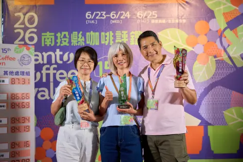 ▲森悅高峰咖啡莊園(右）表現突出，一舉拿下水洗組及其他處理組雙料特等獎。（圖／縣府提供）