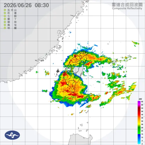 ▲最新雷達回波圖顯示致災雨帶猛烈「紫爆」狂轟，新竹縣上空對流極度旺盛。（圖／中央氣象署）