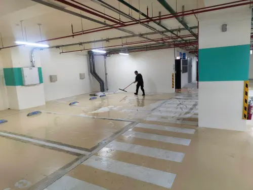 扯！南港經貿社宅全都是泡沫　電梯淹水民眾無法出門