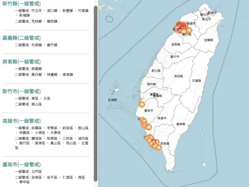 ▲水利署10:00最新淹水警戒圖，全台共39區拉響警報，暴雨轉戰高屏與桃竹都會核心。（圖／水利署）