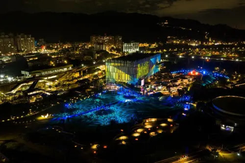 ▲「海山夜行」展演跳脫傳統單一立面光雕形式，而是透過360度環景聲光設計。（圖／新北市文化局提供）