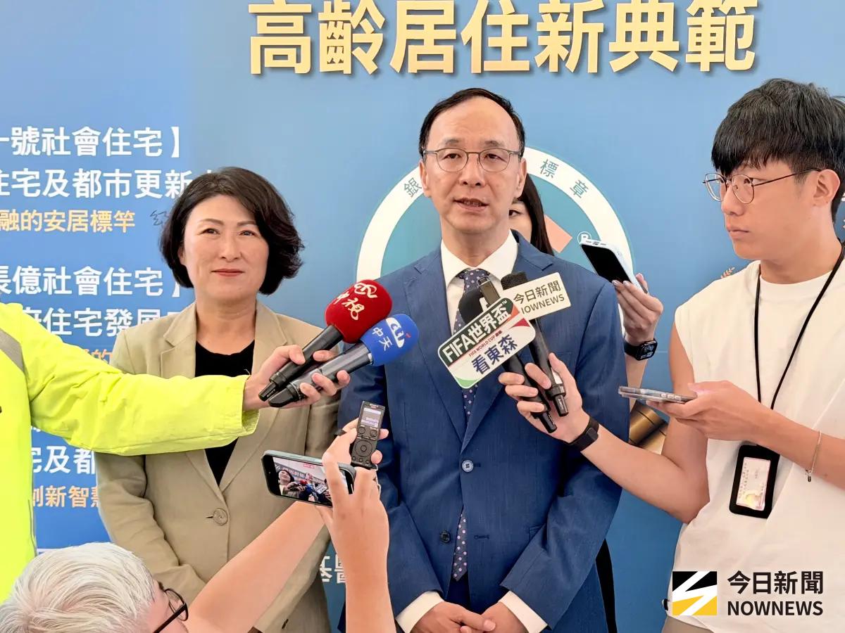 ▲台東縣長饒慶鈴預錄影參加海峽論壇恐遭處分，她今冤喊沒有成行，一旁的國民黨前主席朱立倫痛斥，這是民主倒退。（圖／記者嚴俊強攝）