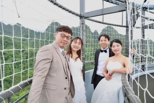 ▲不少新人表示，當氦氣球緩緩升空時，象徵攜手邁向人生新旅程，也留下最難忘的結婚紀念。（圖／縣府提供）