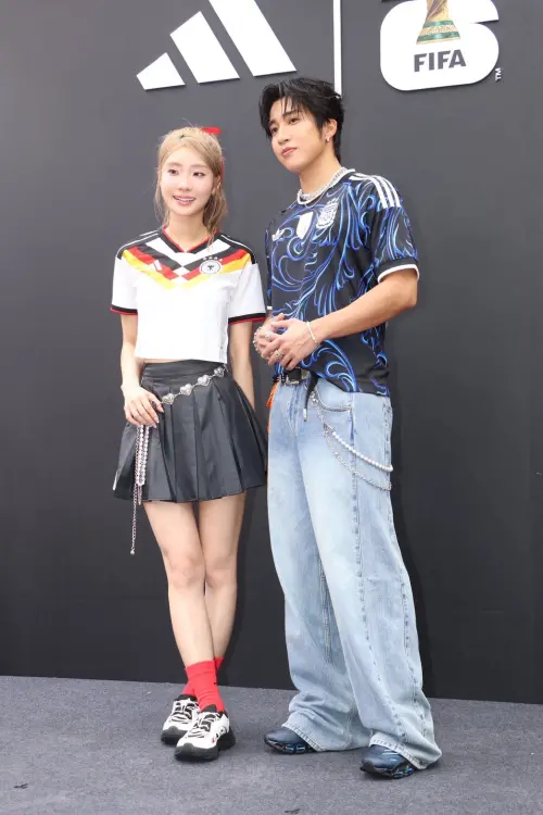 ▲婁峻碩（右）今與陳華（左）一起出席活動，透露自己非常喜歡梅西，「希望阿根廷這次可以再連霸。」（圖／記者朱永強攝影）