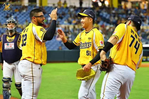 中職戰報／兄弟本季首度4連勝！坎南投手犯規送分 呂彥青拆彈守勝