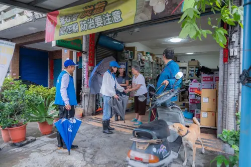 ▲柯志恩表示，聽見許多居民表達，希望政府能擴大市民設置水閘門的補助，她也會協助爭取。（圖／立委柯志恩辦公室提供）