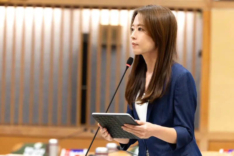 ▲江怡臻6月9日拋出震撼彈,不參與2026年新北市議員選舉。(圖/擷取自江怡臻臉書)