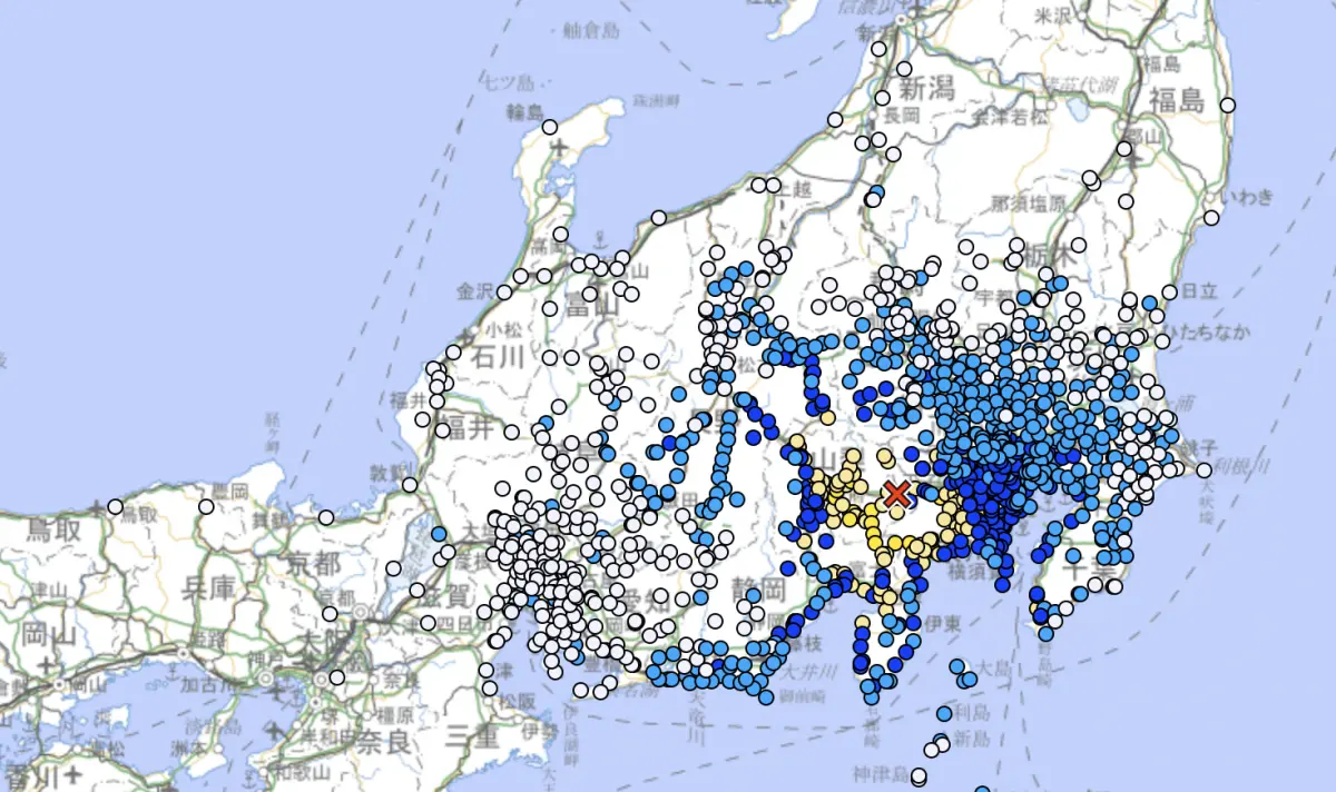 ▲富士山旁的山梨縣東部以及富士五湖地區，昨（26）日晚間10時半左右發生規模5.6地震，氣象專家提到與富士山火山活動無關聯。（圖／翻攝日本氣象廳）
