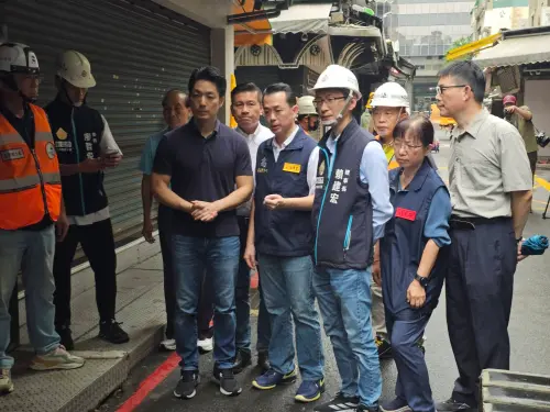 ▲台北市松山區今出現天坑，市長蔣萬安急到現場視察。（圖／北市府提供 ）