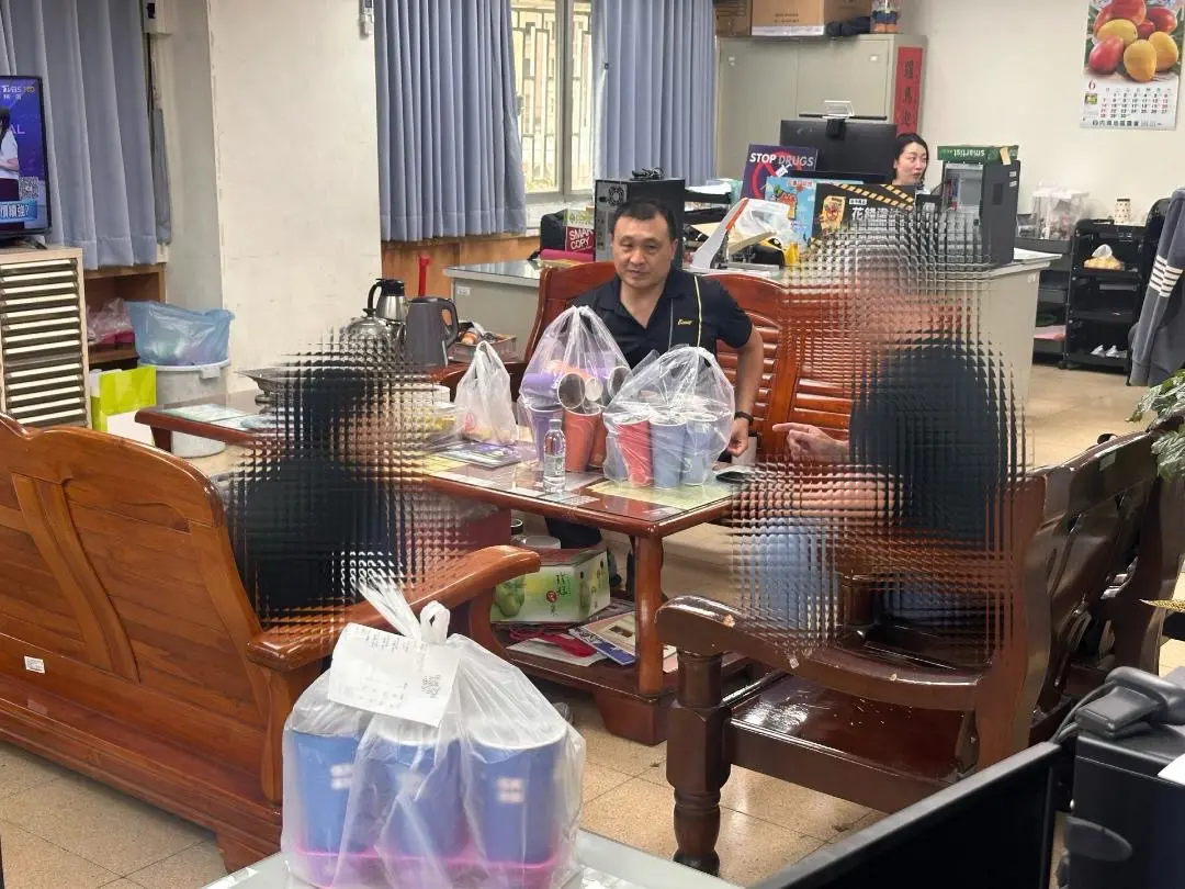 ▲經過警方暖心搓合，離家少年與父親促膝長談，終於卸下心防、化解多年隔閡。(圖／高市警局少年隊提供)