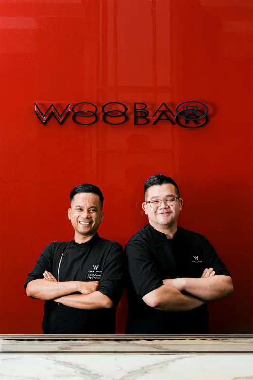 ▲台北W飯店邀請吉隆坡W酒店「FLOCK」餐廳主廚 Anas Luqman Hakim Bin Dzulkiffli（左）與「YEN」餐廳領班廚師 Kelvin Gan Kar Wai（右）跨海客座。（圖／台北W飯店提供）