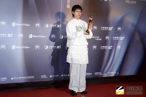 ▲陳嫺靜拿下金曲新人，表演時台風穩健。（圖／NOWNEWS攝影中心）