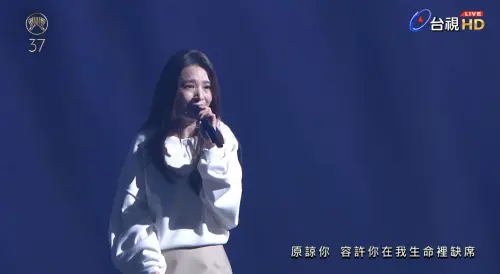 田馥甄唱袁惟仁〈缺席〉崩潰！突放昔合唱VCR台下破防全哭爆