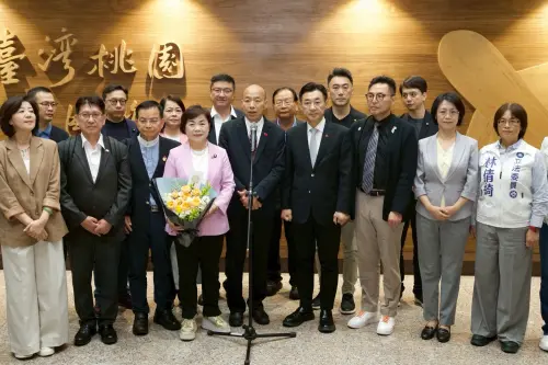 華府大談無人機、回台隻字未提　他轟韓國瑜政治失憶