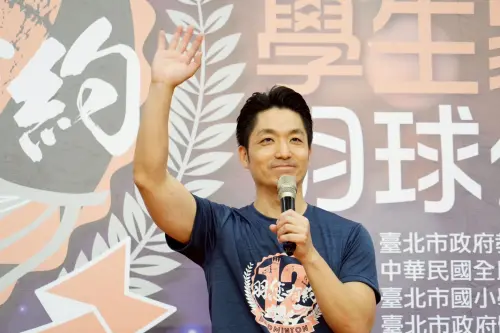 沈伯洋白衣、白鞋勘災「超亮白」遭轟作秀！蔣萬安：不評論穿著